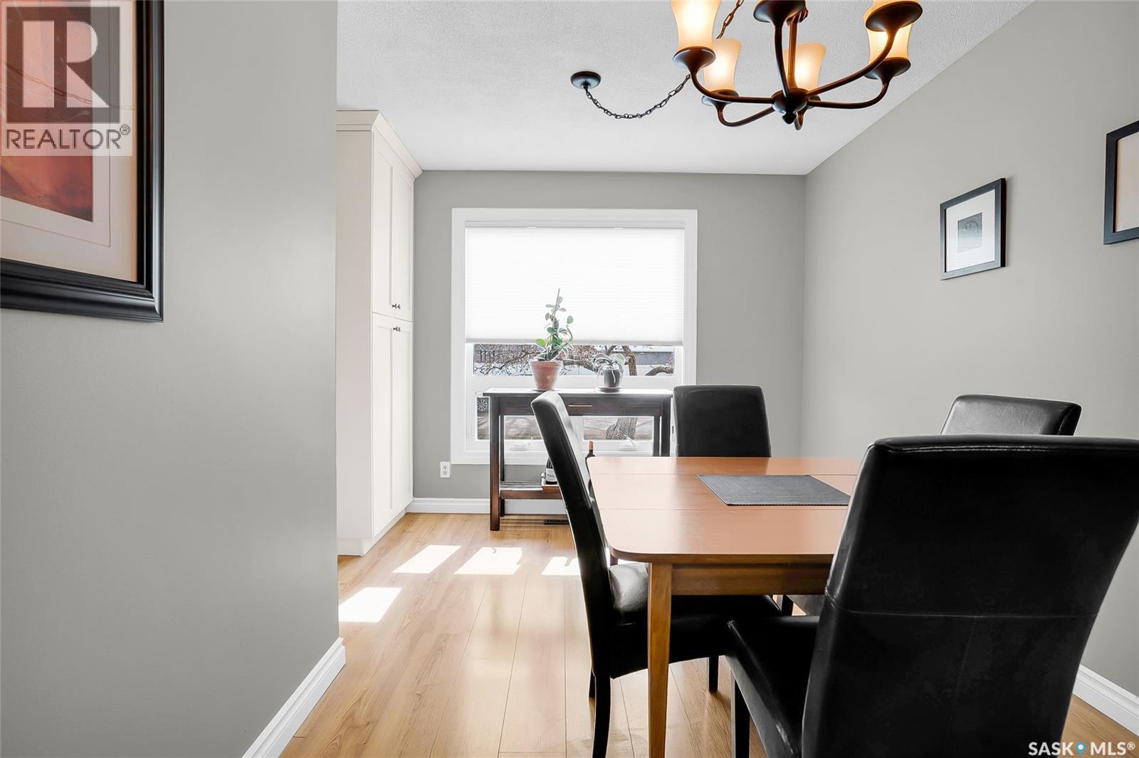 5 Leyden CRESCENT - 10