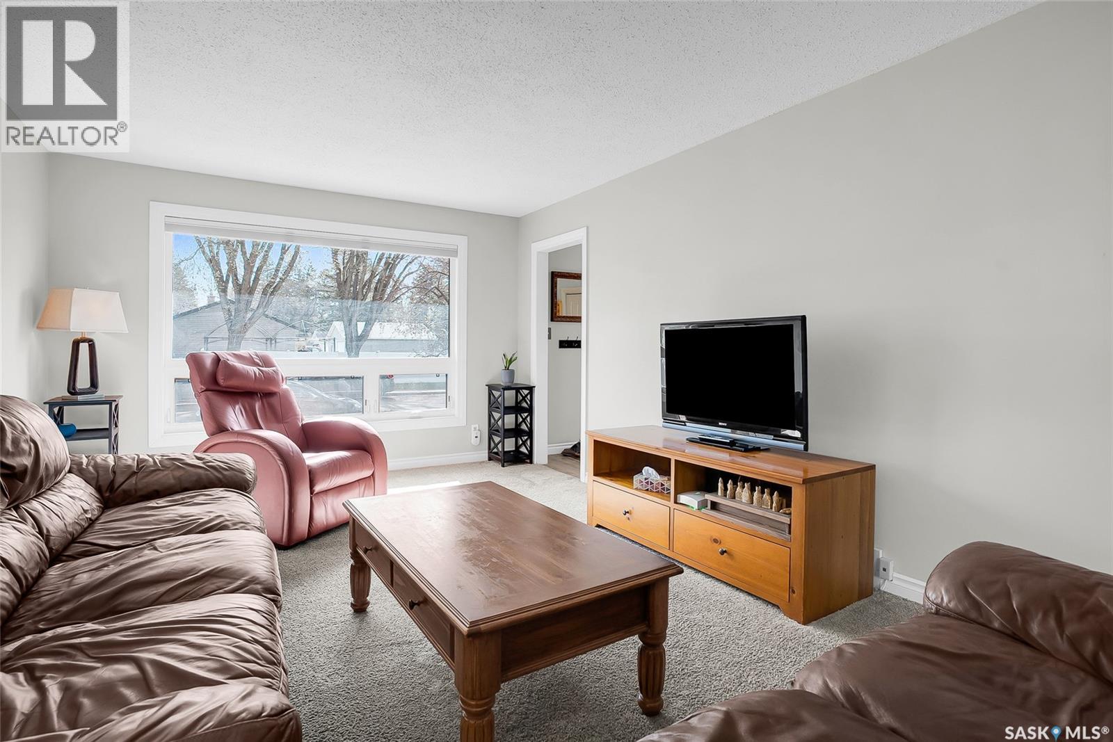 5 Leyden CRESCENT - 16