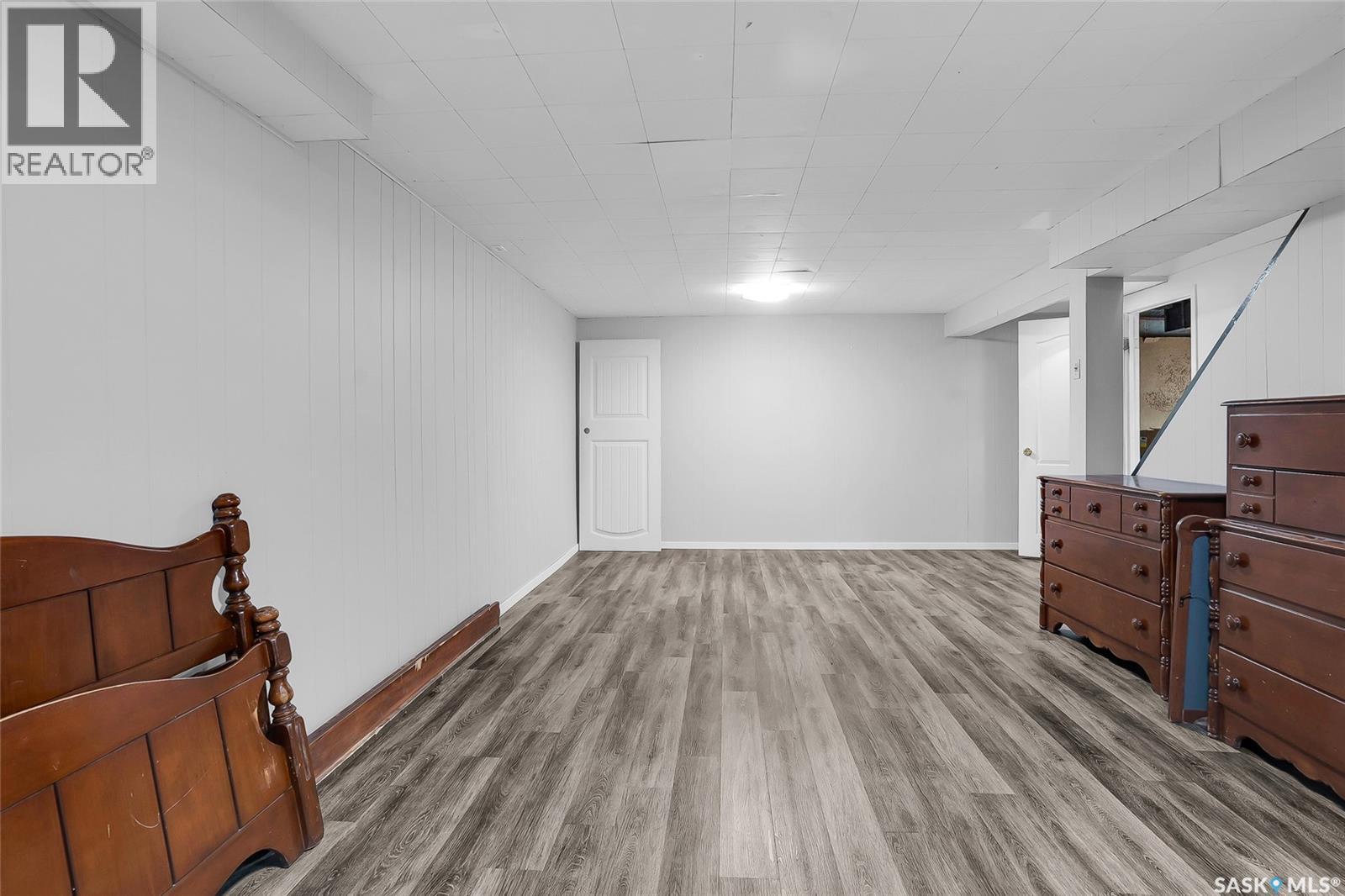 5 Leyden CRESCENT - 21
