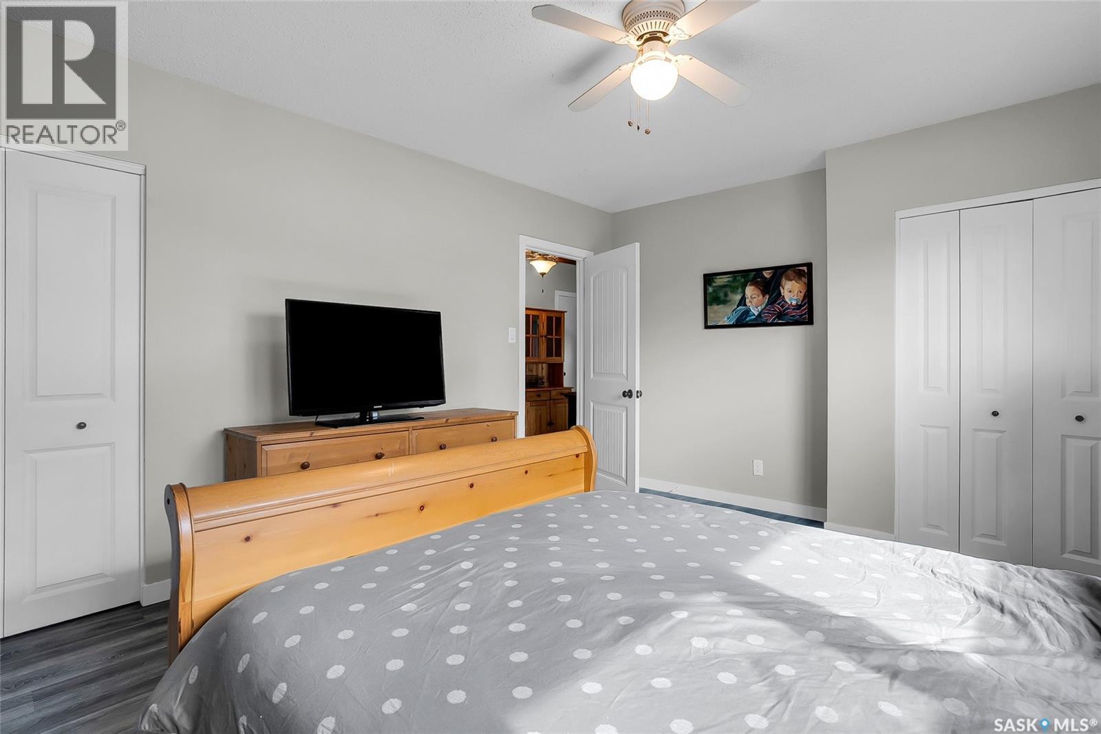5 Leyden CRESCENT - 27