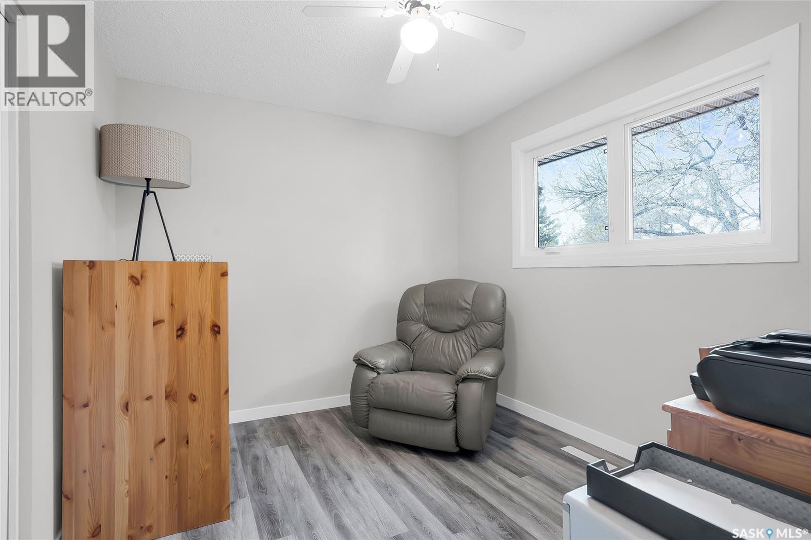 5 Leyden CRESCENT - 28