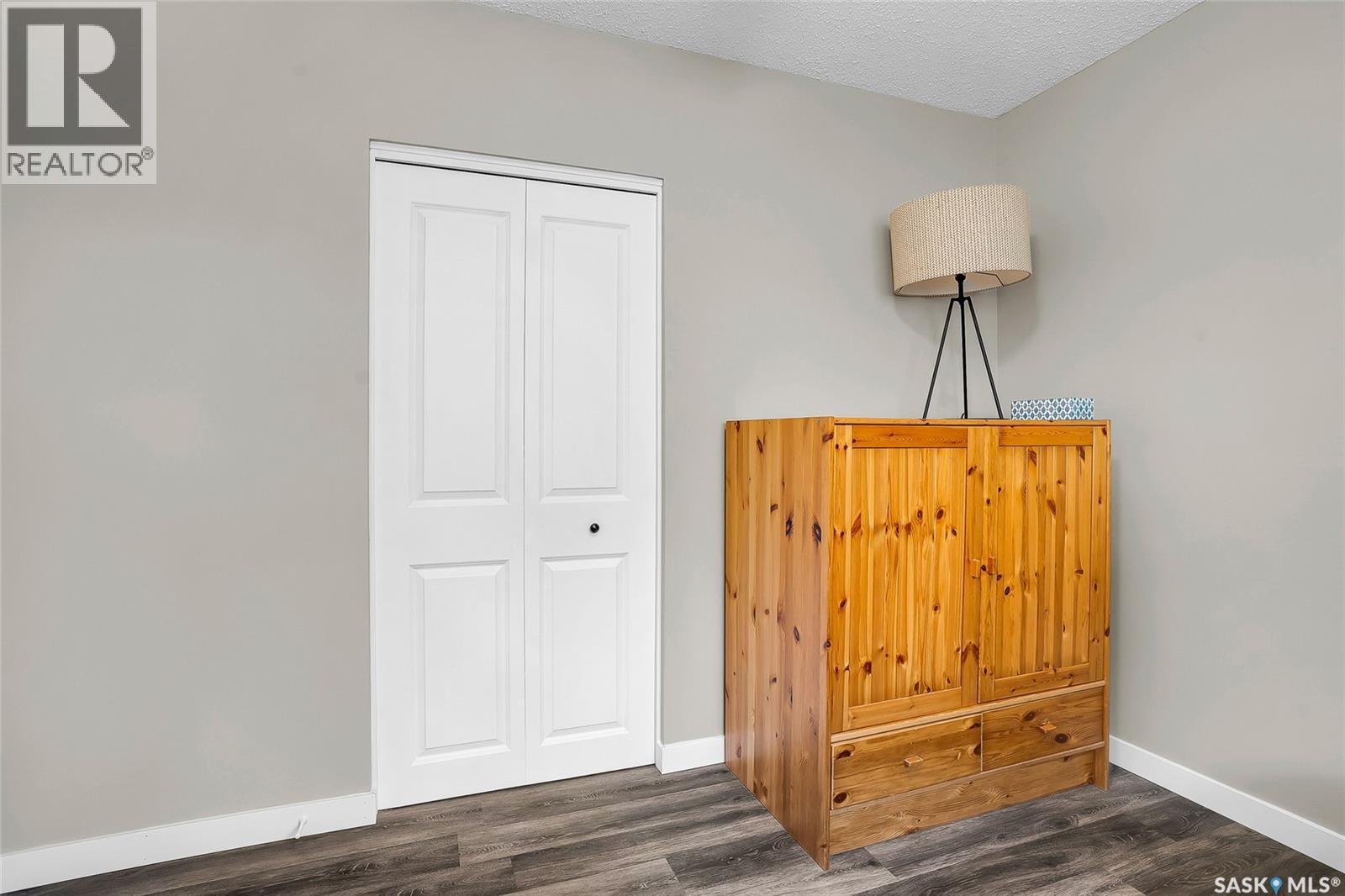 5 Leyden CRESCENT - 29
