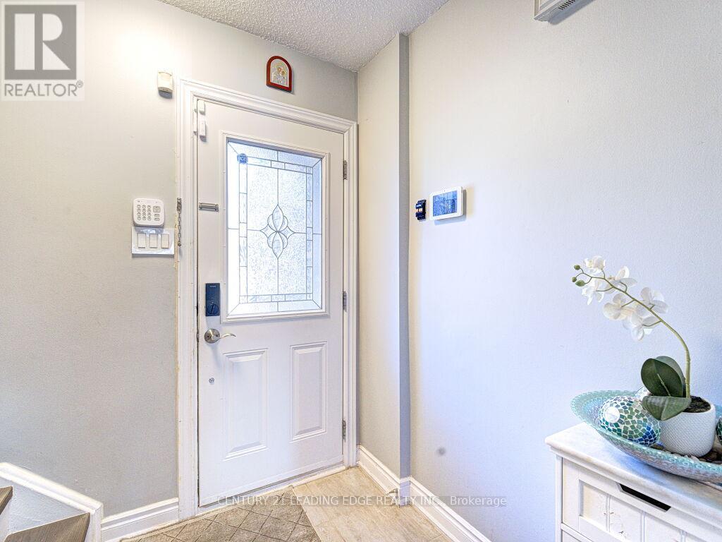 #56 1552 LANCASTER DRIVE - Image 2