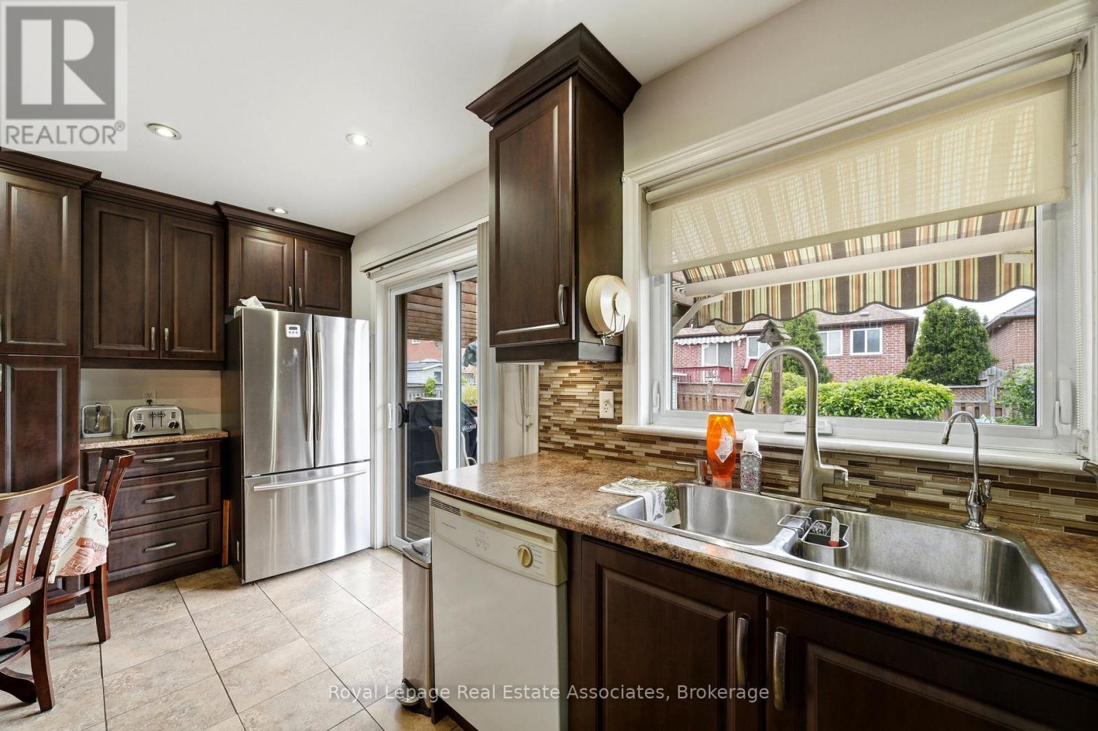 52 ROYAL ORCHARD DRIVE - 12
