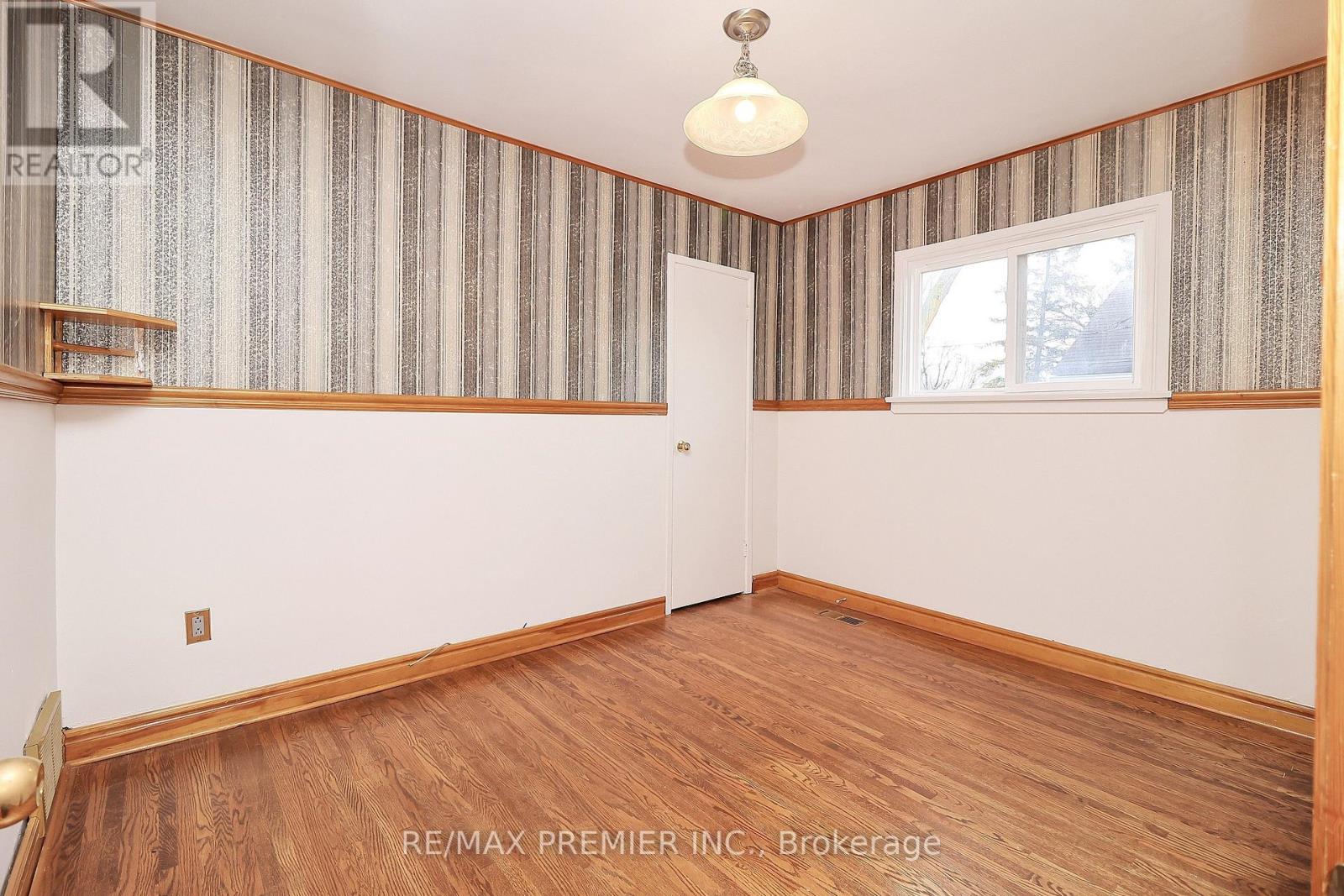 15 BONIFACE AVENUE - 9