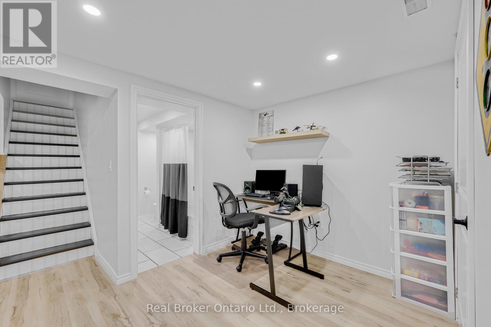 206 ATHENIA DRIVE - 35