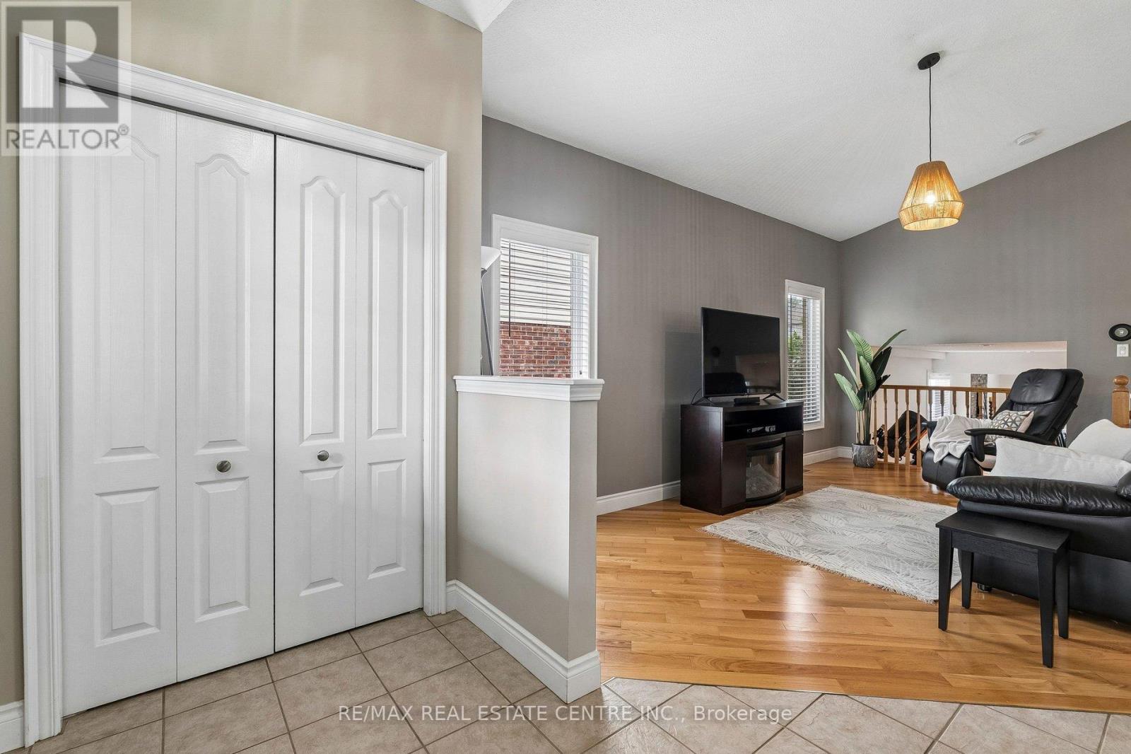 704 RUSSEL COURT - 6