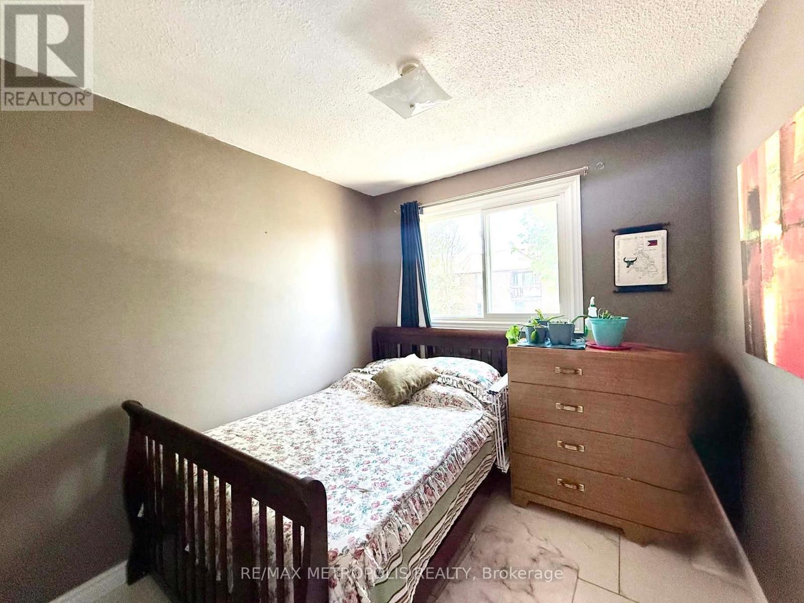 38 DOUGHERTY CRESCENT - 18