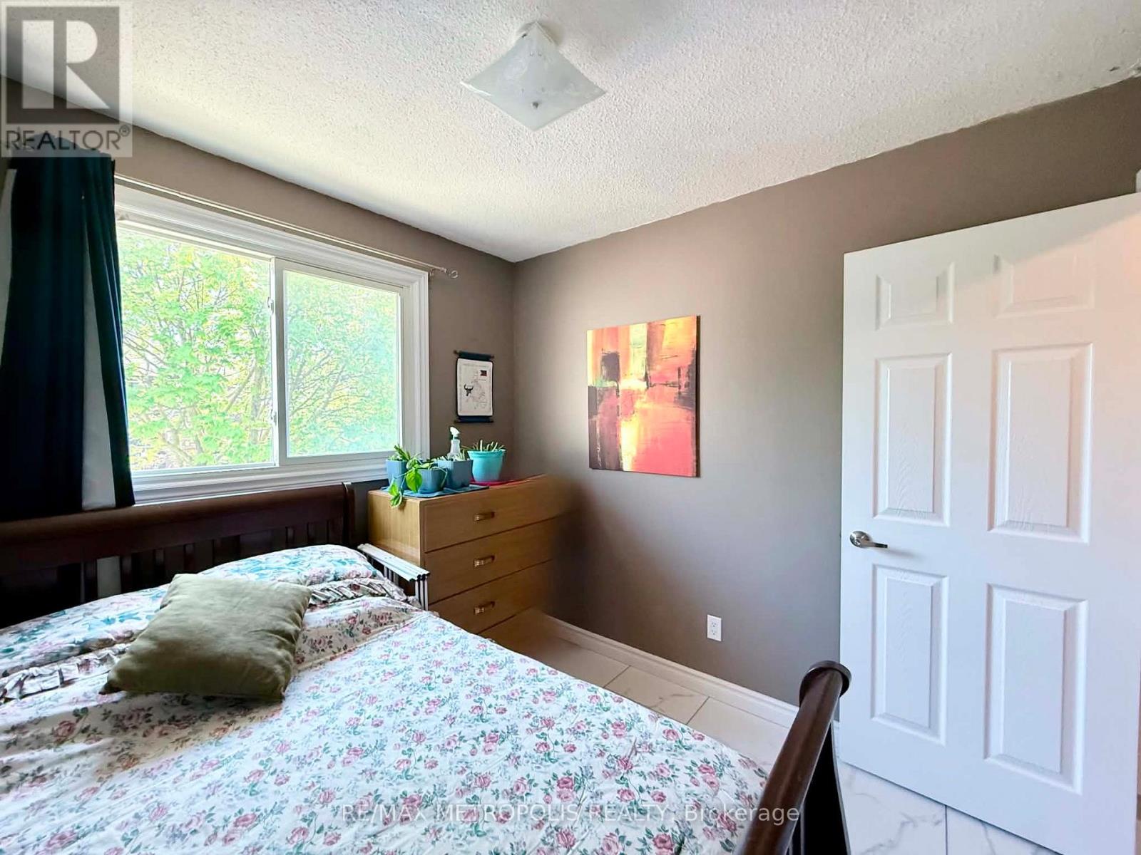 38 DOUGHERTY CRESCENT - 19