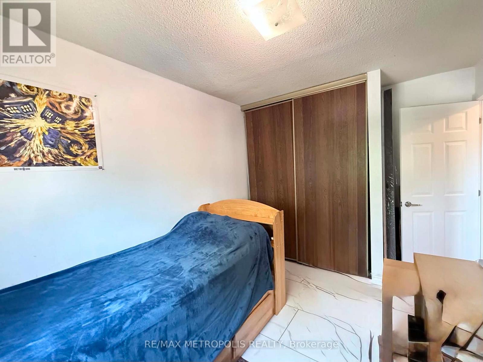 38 DOUGHERTY CRESCENT - 20