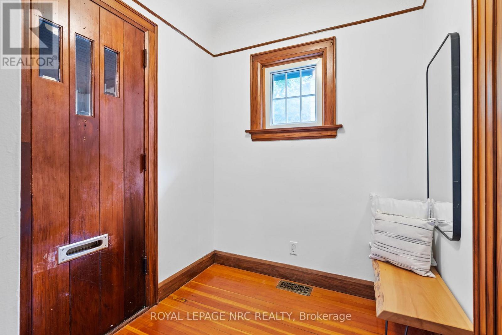 3 GARDINER PLACE - 4