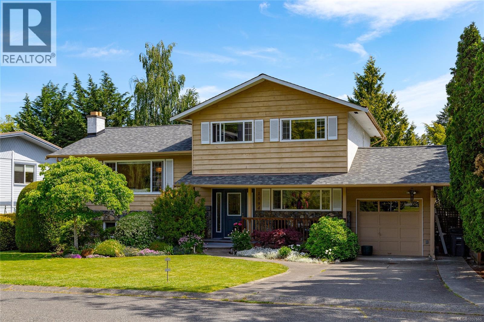 1594 Burnley Pl, Saanich