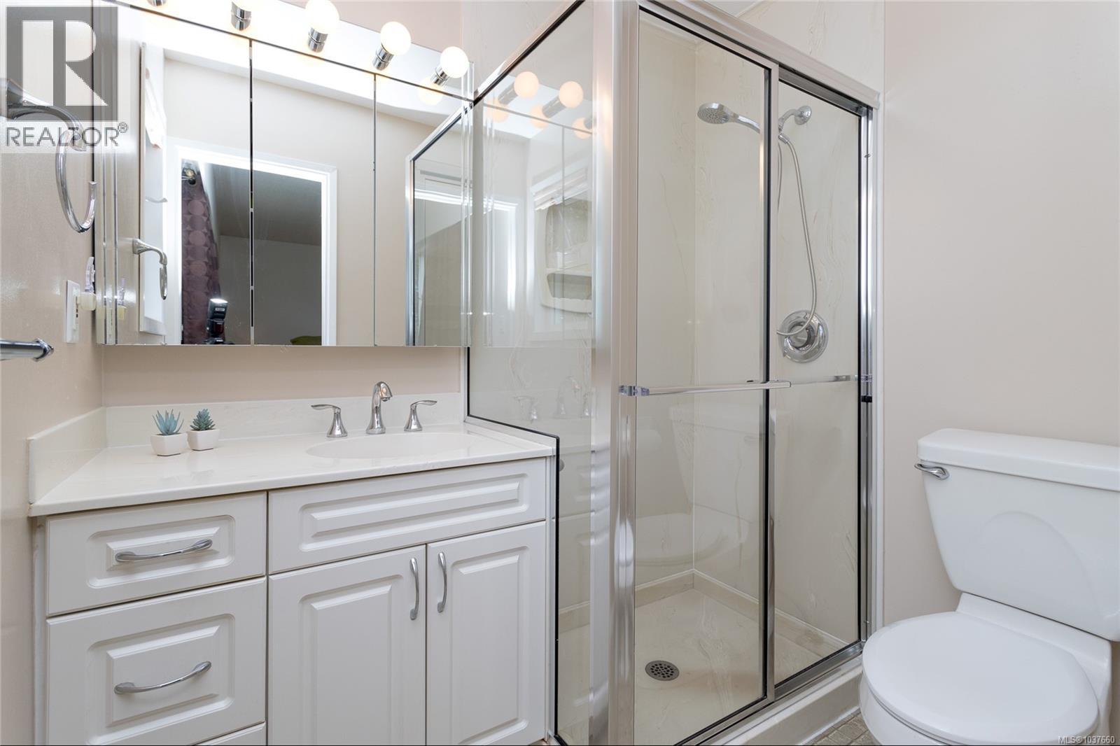 1594 Burnley Pl, Saanich
