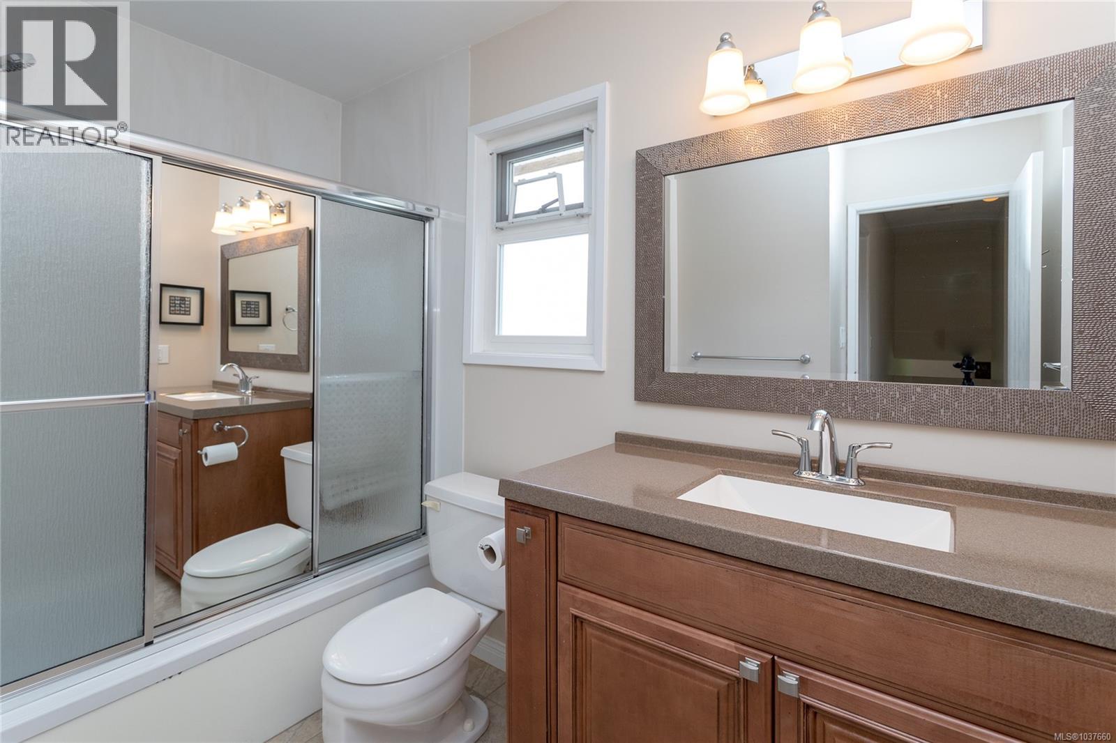1594 Burnley Pl, Saanich