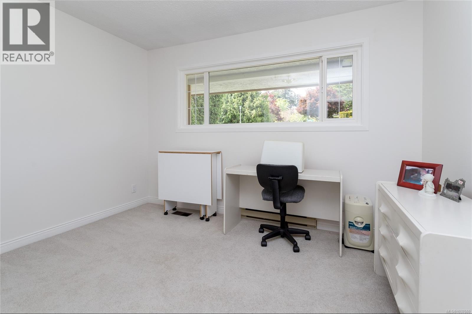 1594 Burnley Pl, Saanich