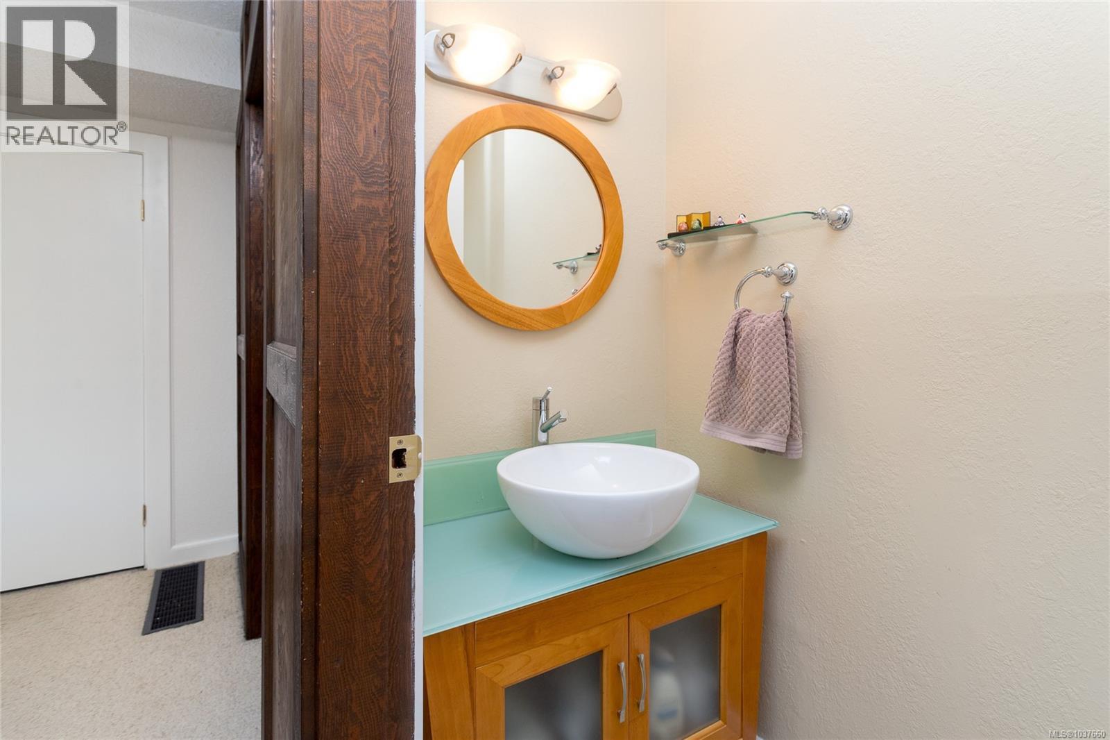1594 Burnley Pl, Saanich
