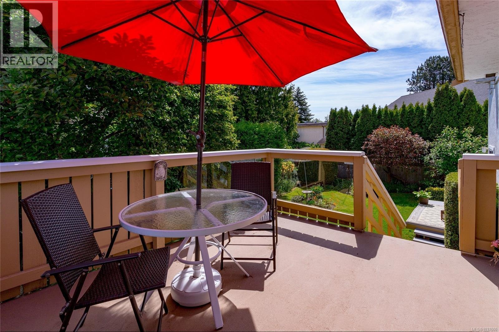 1594 Burnley Pl, Saanich