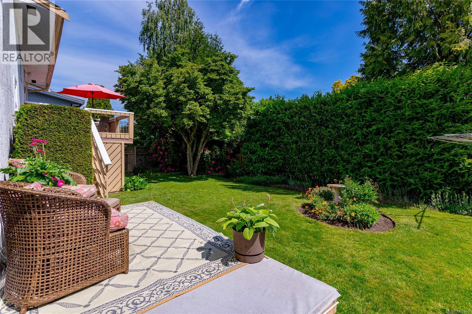 1594 Burnley Pl, Saanich