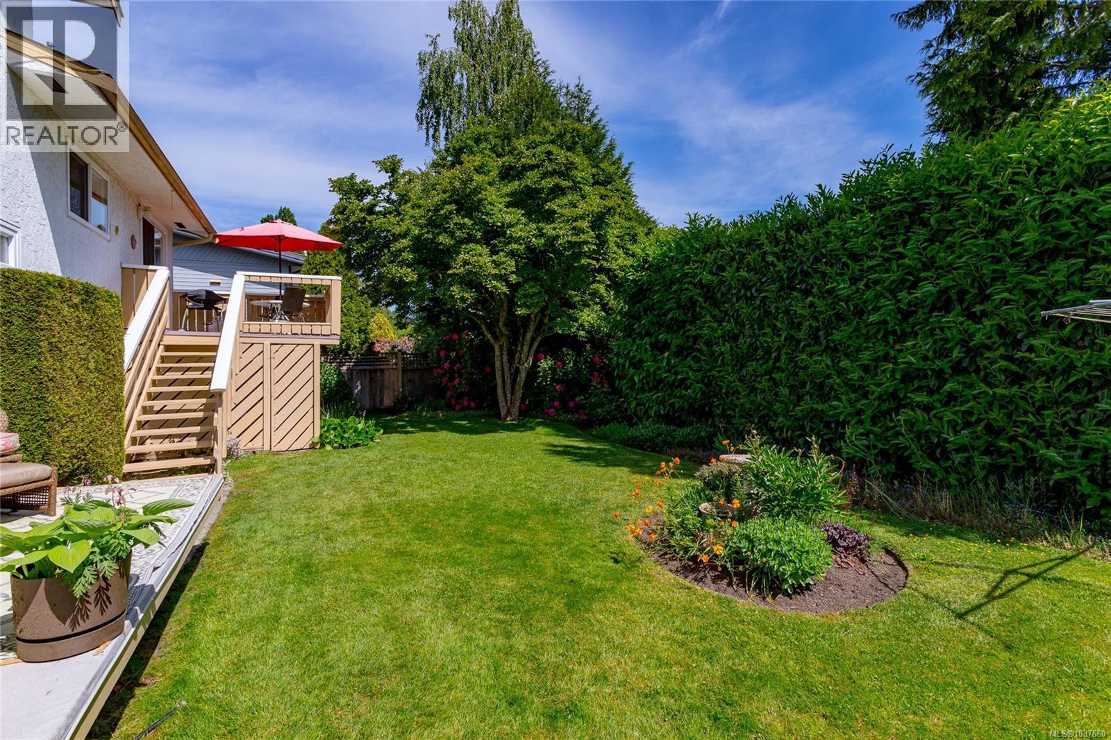 1594 Burnley Pl, Saanich