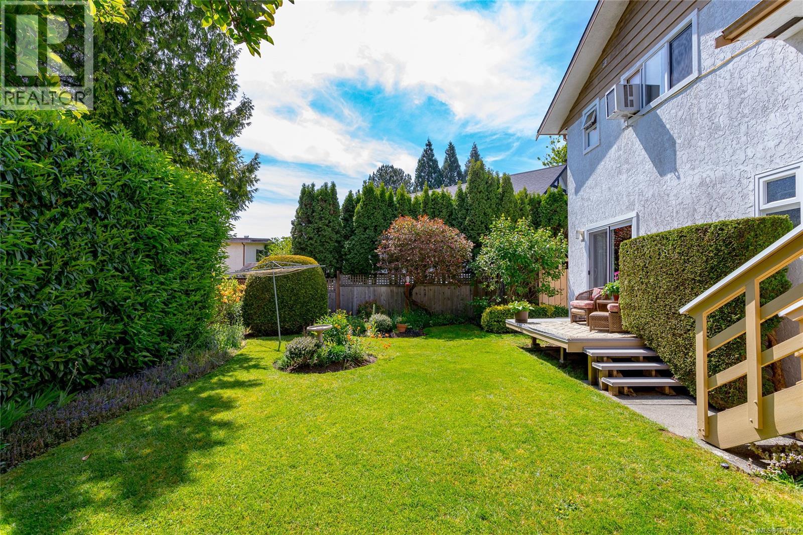 1594 Burnley Pl - 28