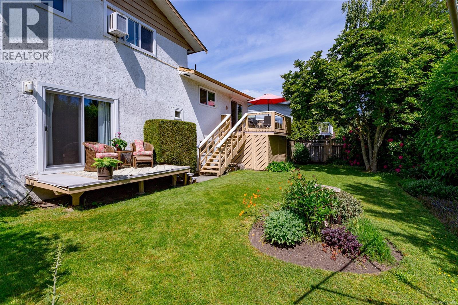 1594 Burnley Pl, Saanich