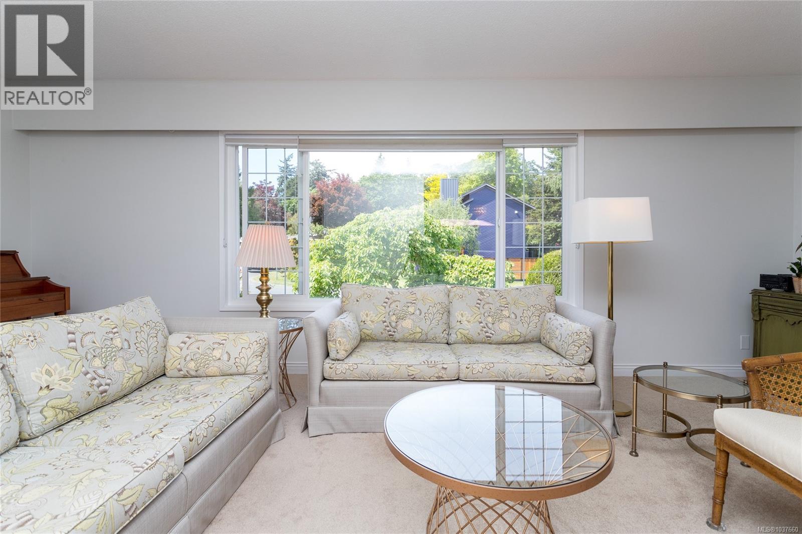 1594 Burnley Pl, Saanich