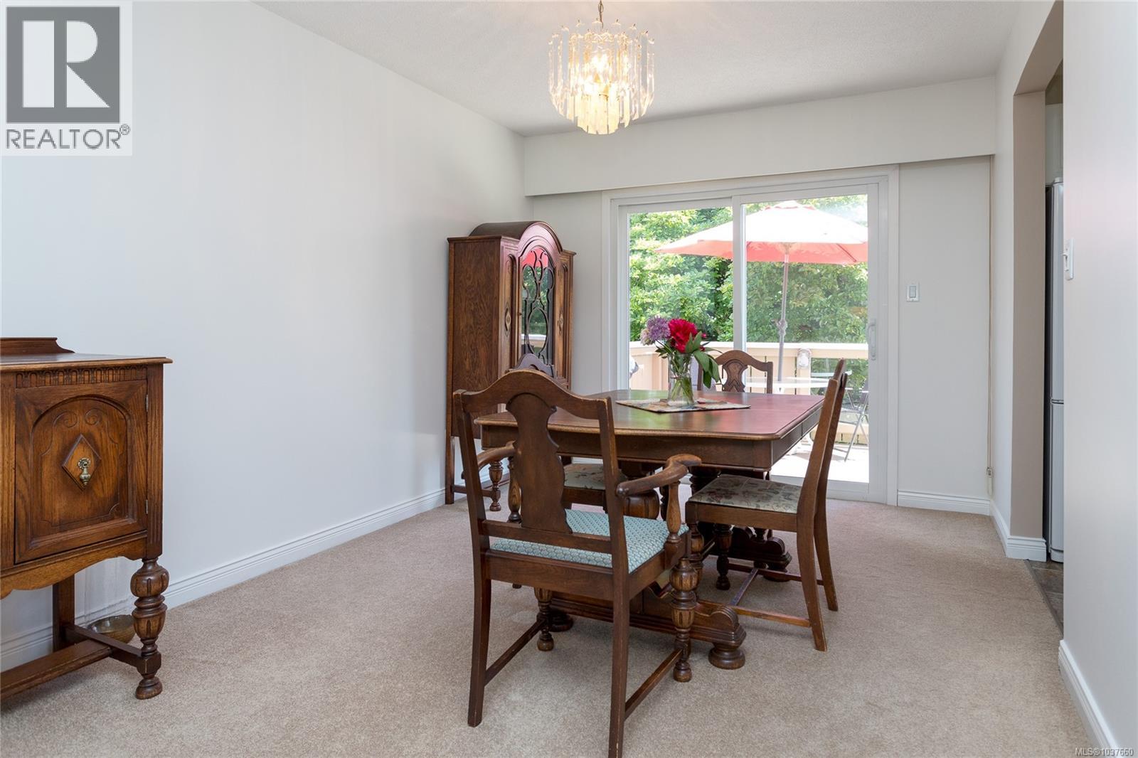 1594 Burnley Pl, Saanich