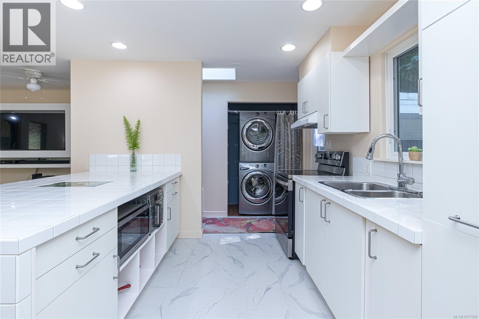 50 2500 Florence Lake Rd, Langford