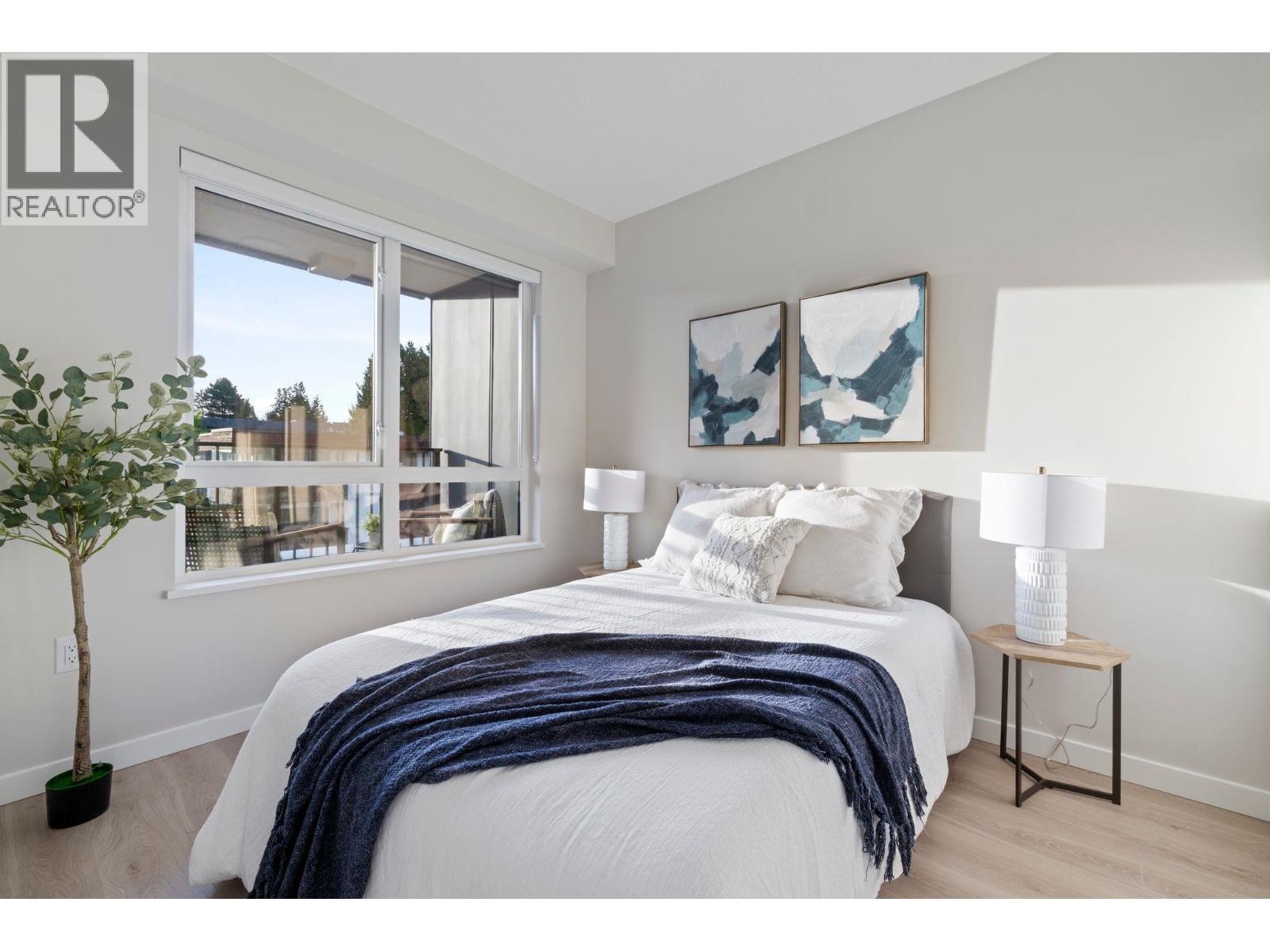 312 110 E 17TH STREET, North Vancouver