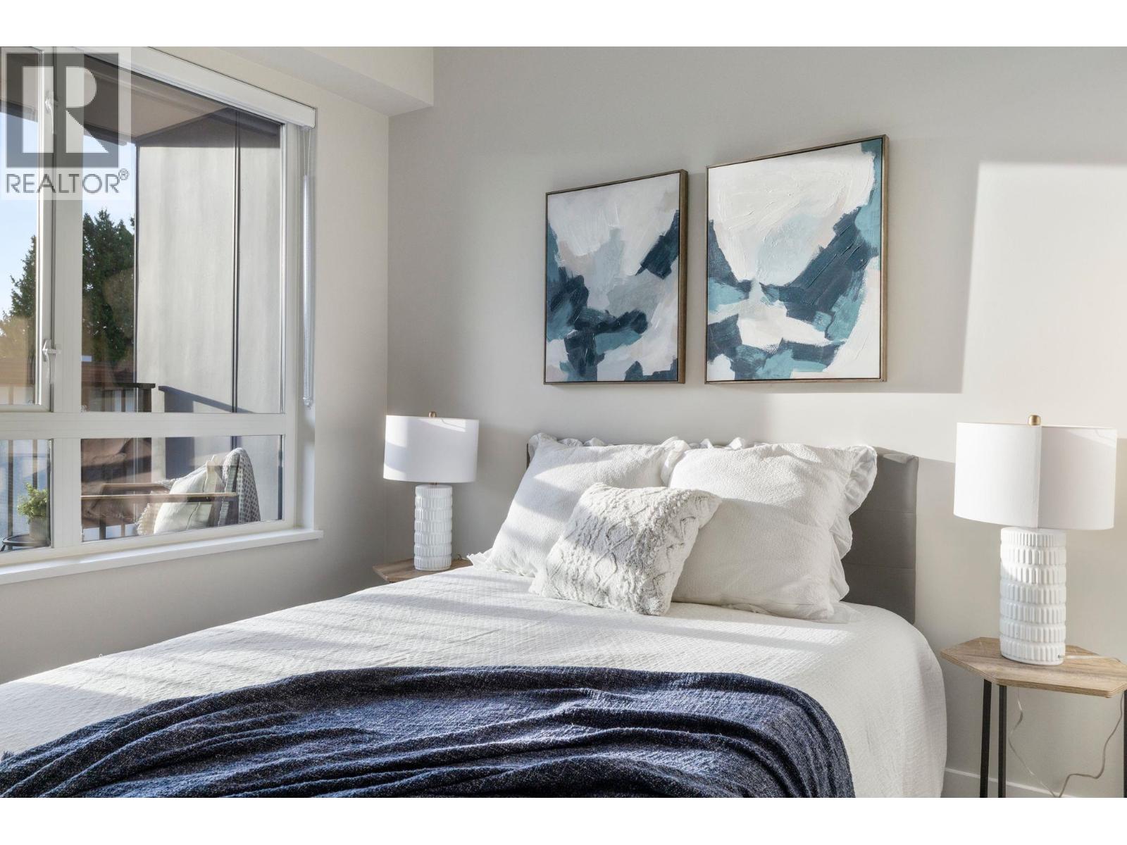 312 110 E 17TH STREET, North Vancouver