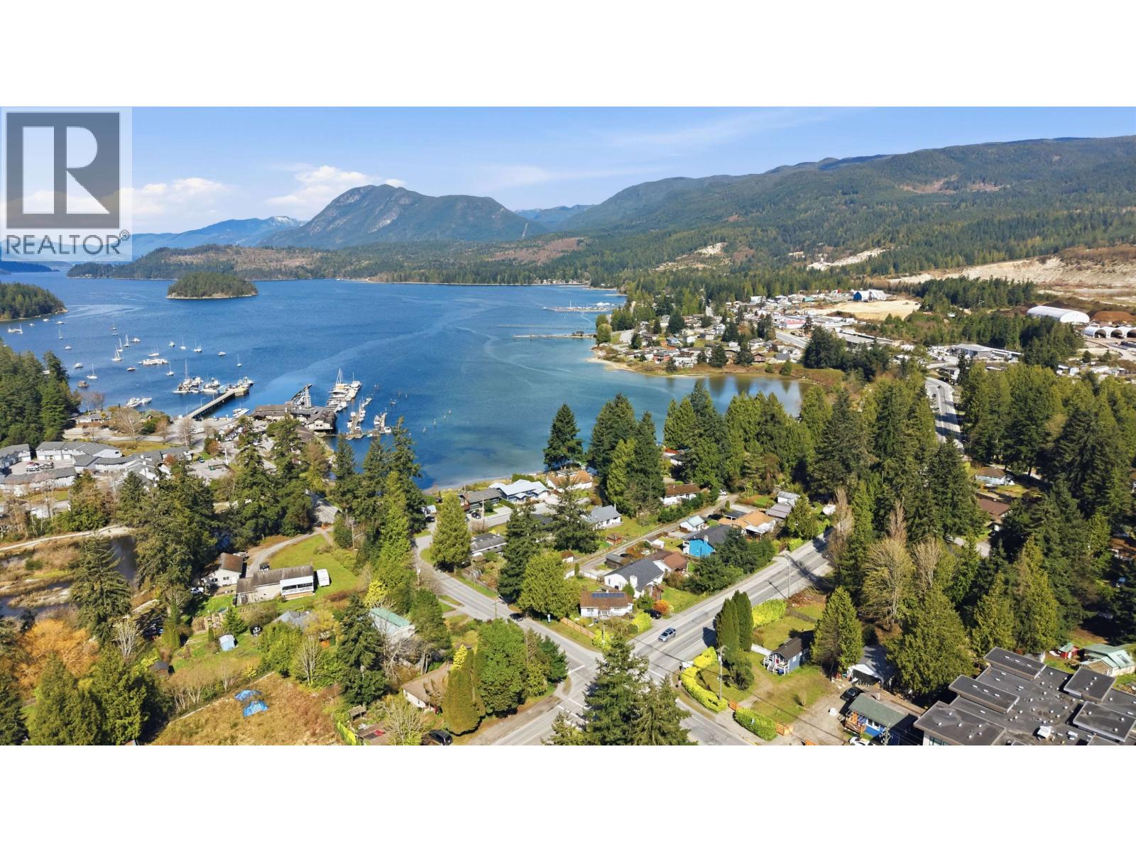5689 PORPOISE BAY ROAD, Sechelt