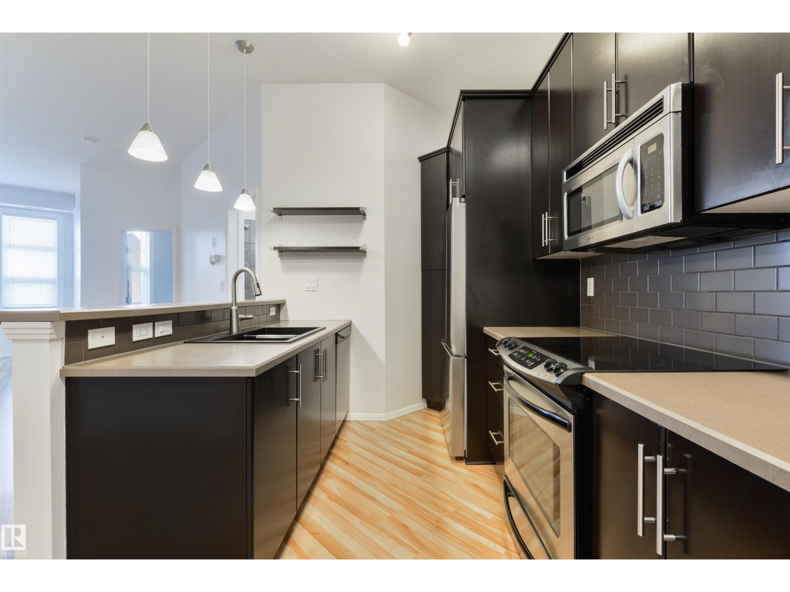 #405 10531 117 ST NW - 6