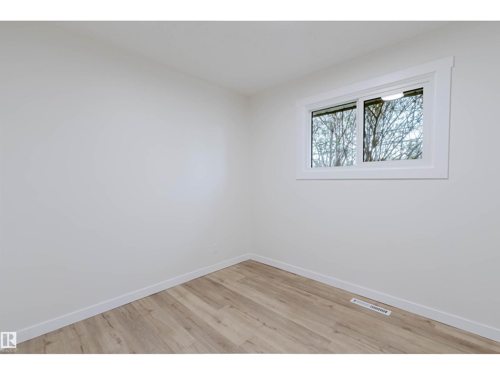 8311 160 ST NW - 22