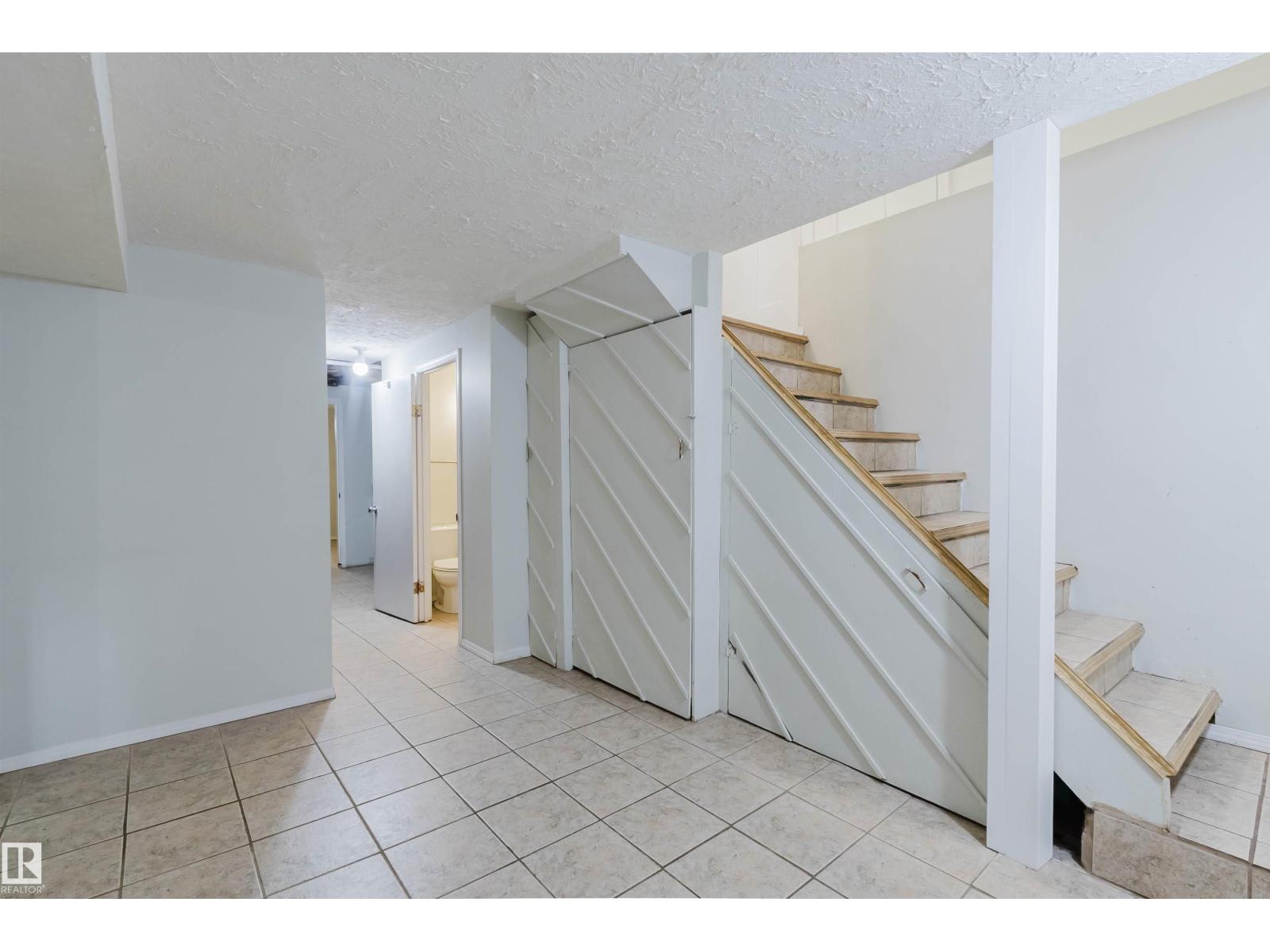 8311 160 ST NW - 26