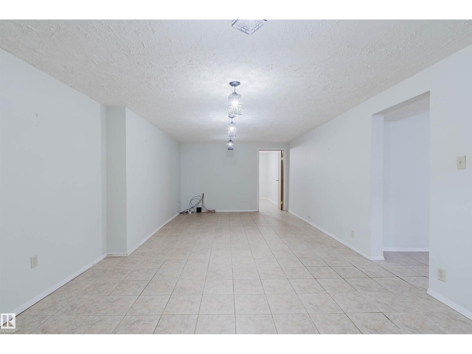 8311 160 ST NW - 33