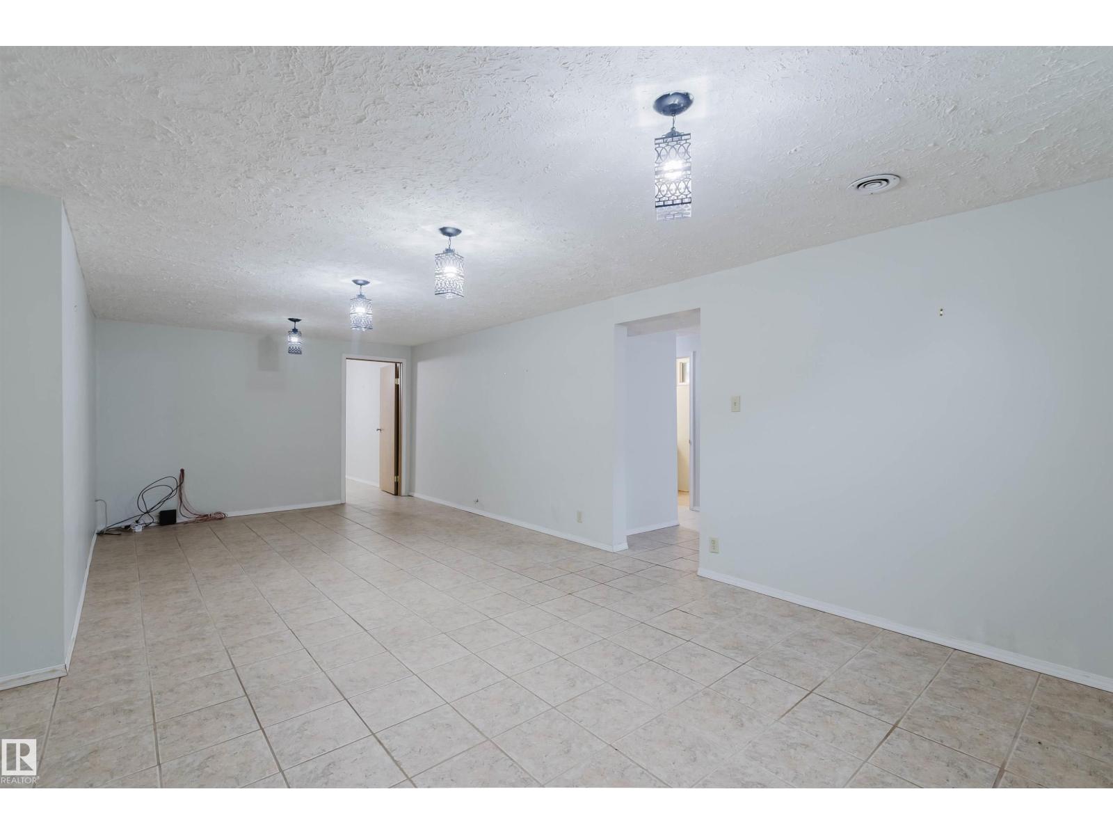 8311 160 ST NW - 34