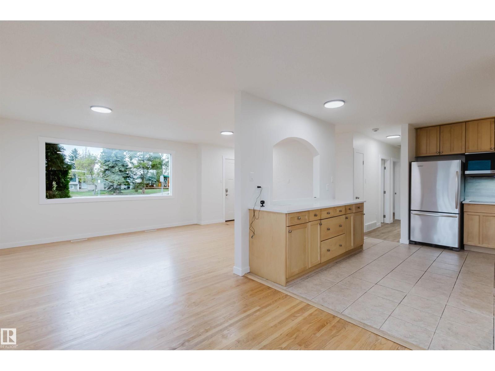 8311 160 ST NW - 9