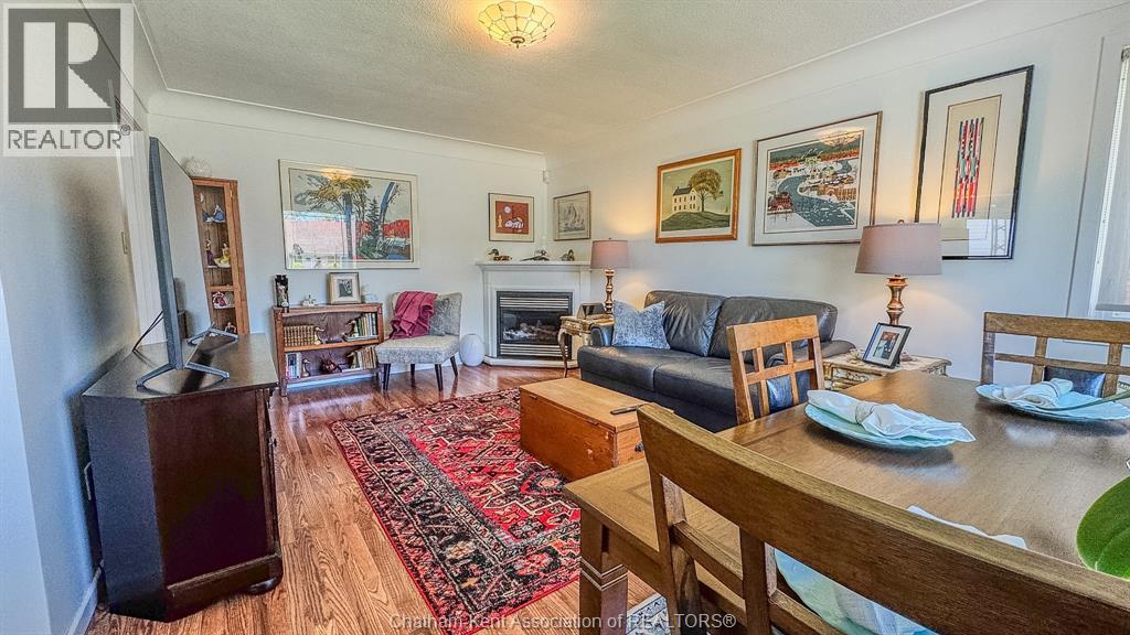 94 Stanley AVENUE - 4