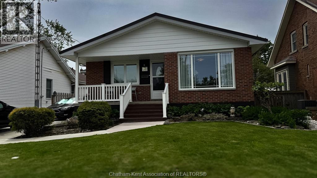 94 Stanley AVENUE - 2