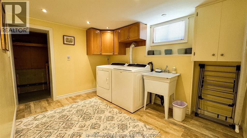 94 Stanley AVENUE - 25