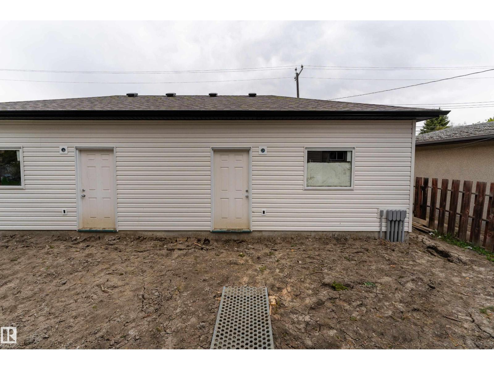 10916 & 10918 154 Street NW - 41