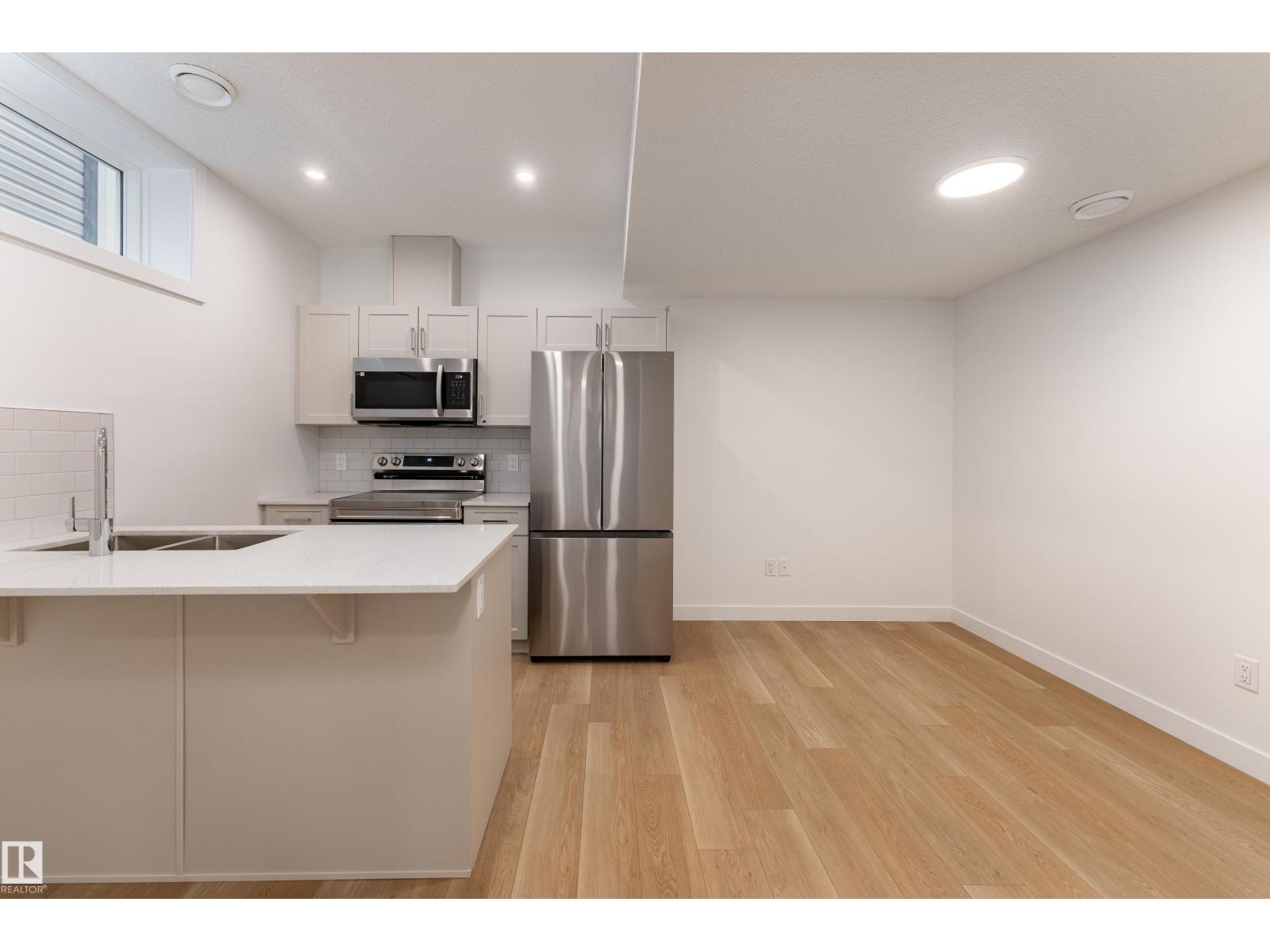 10920 & 10922 154 Street NW - 32