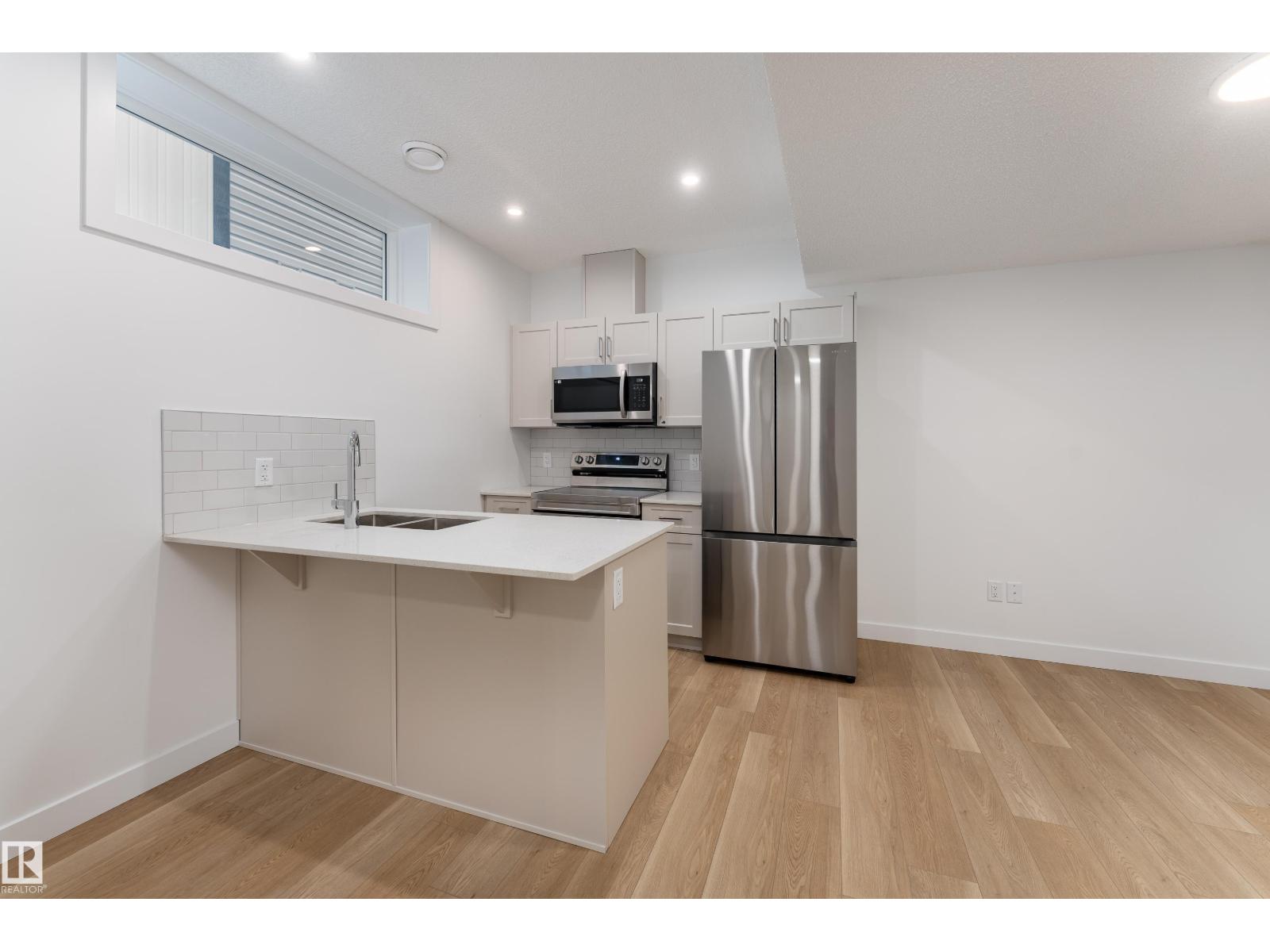10920 & 10922 154 Street NW - 31