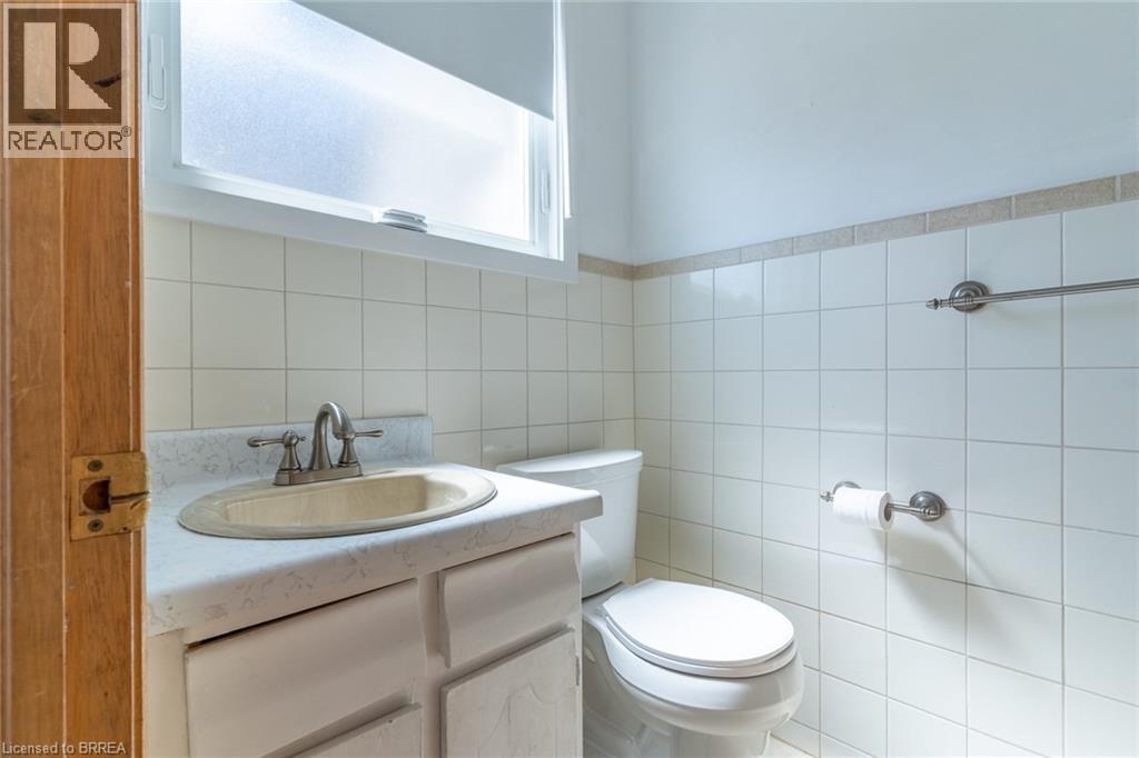 12 SUMMERLEA Drive - 33