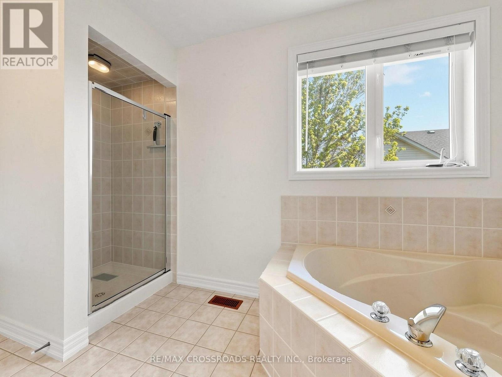 52 DREW KELLY WAY - 21