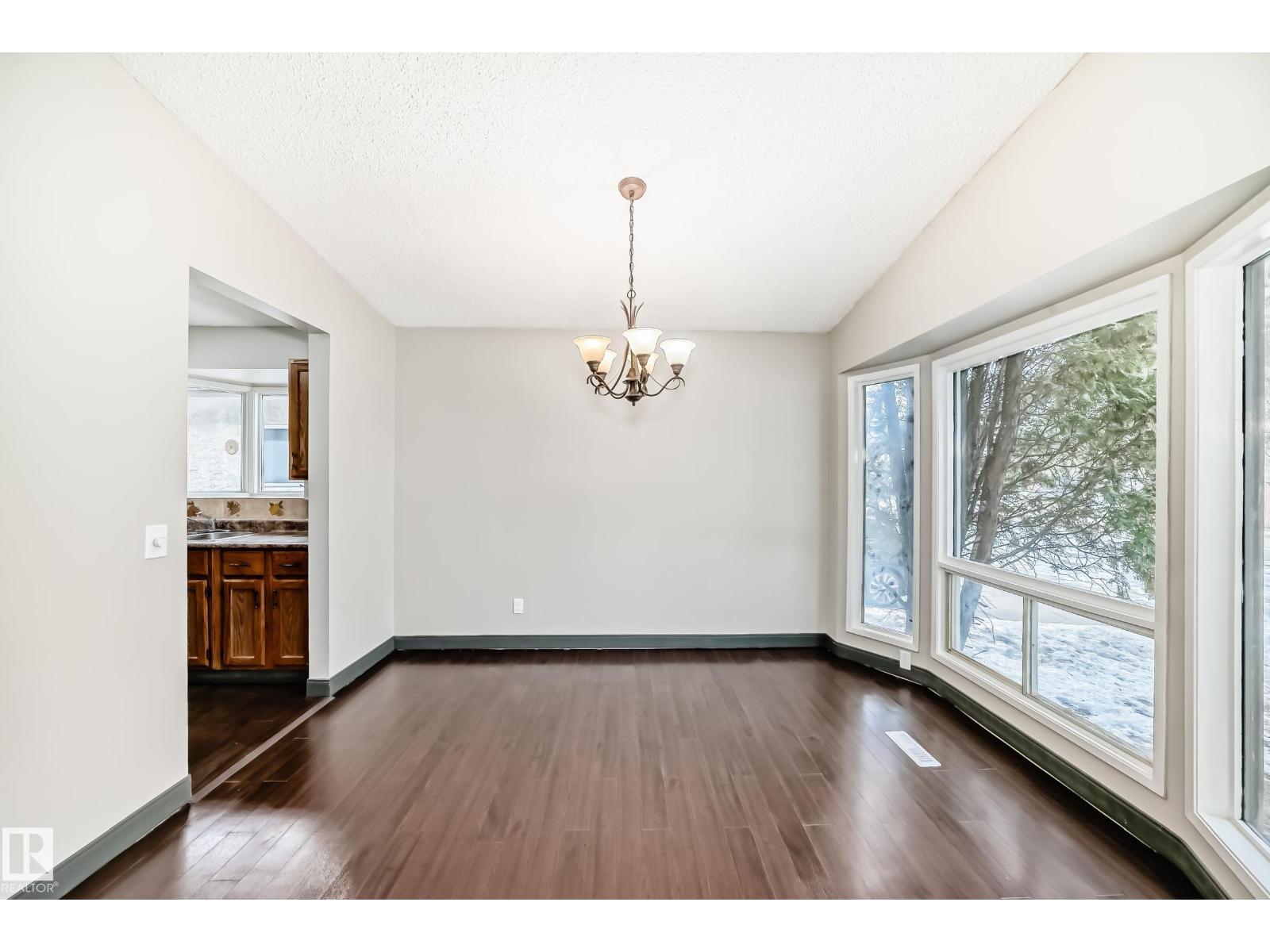 8516 190 ST NW - 10