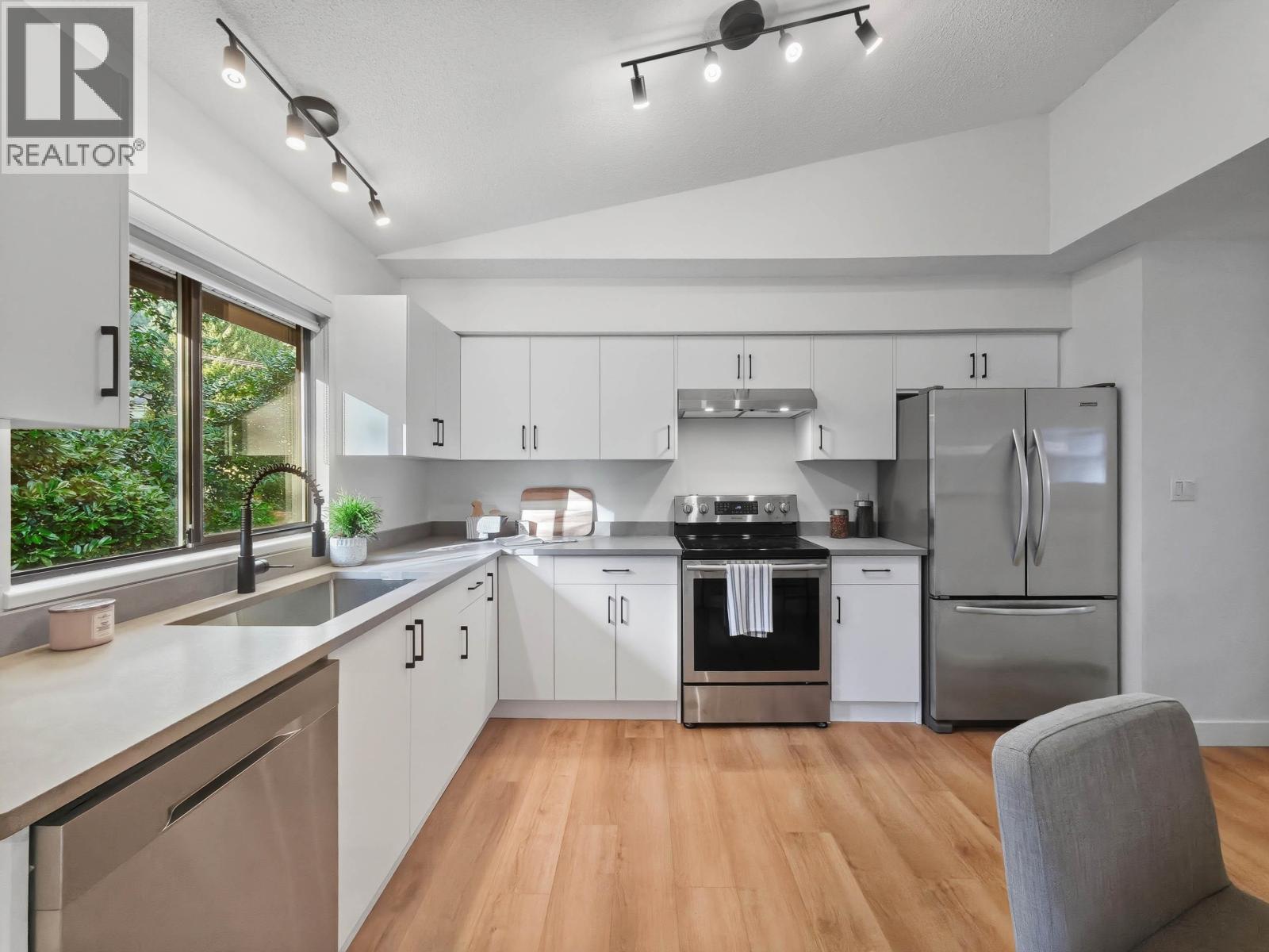 1777 CALEDONIA AVENUE, North Vancouver