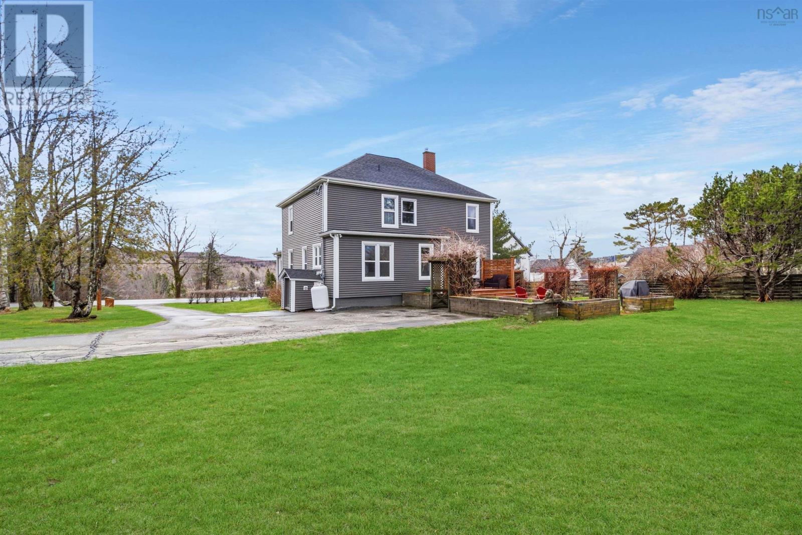 11659 Highway 16 - 35