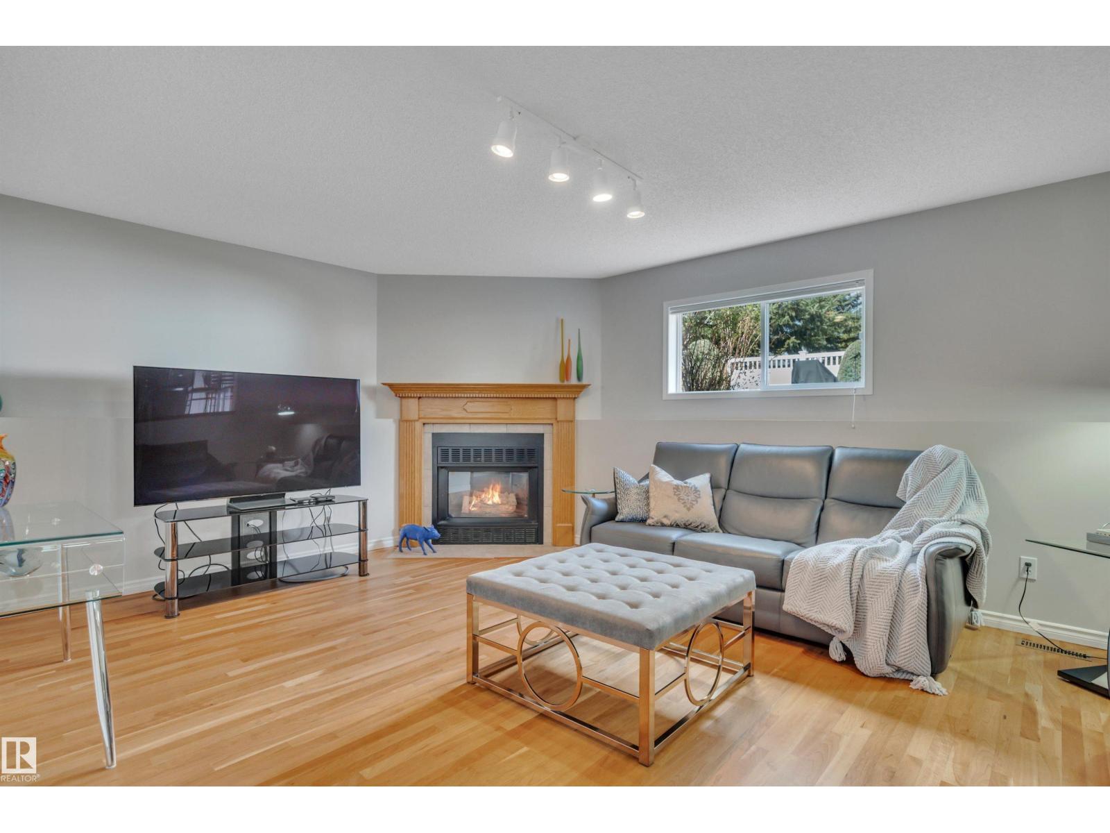 117 HOLLICK-KENYON WY NW - 34
