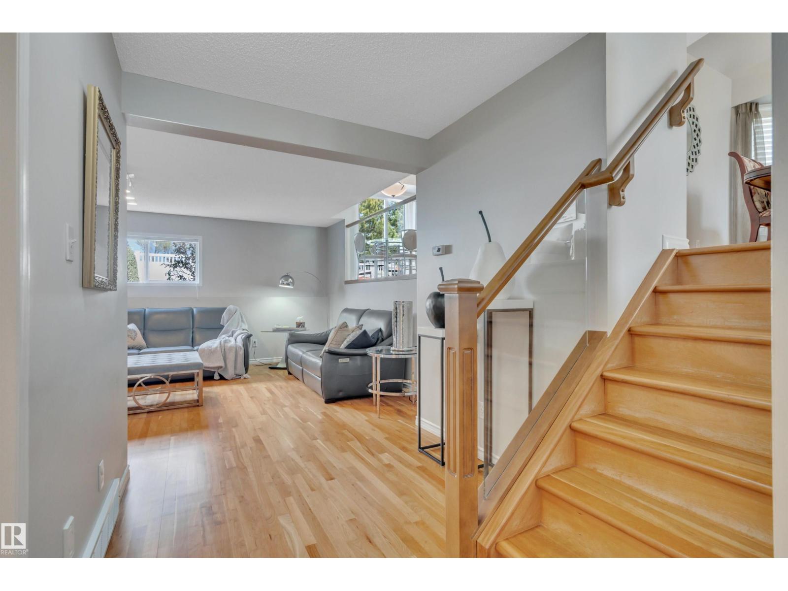 117 HOLLICK-KENYON WY NW - 33